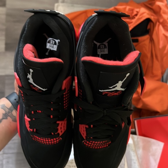 Retro 4’s Black and Red size 8.5 - Picture 8 of 8